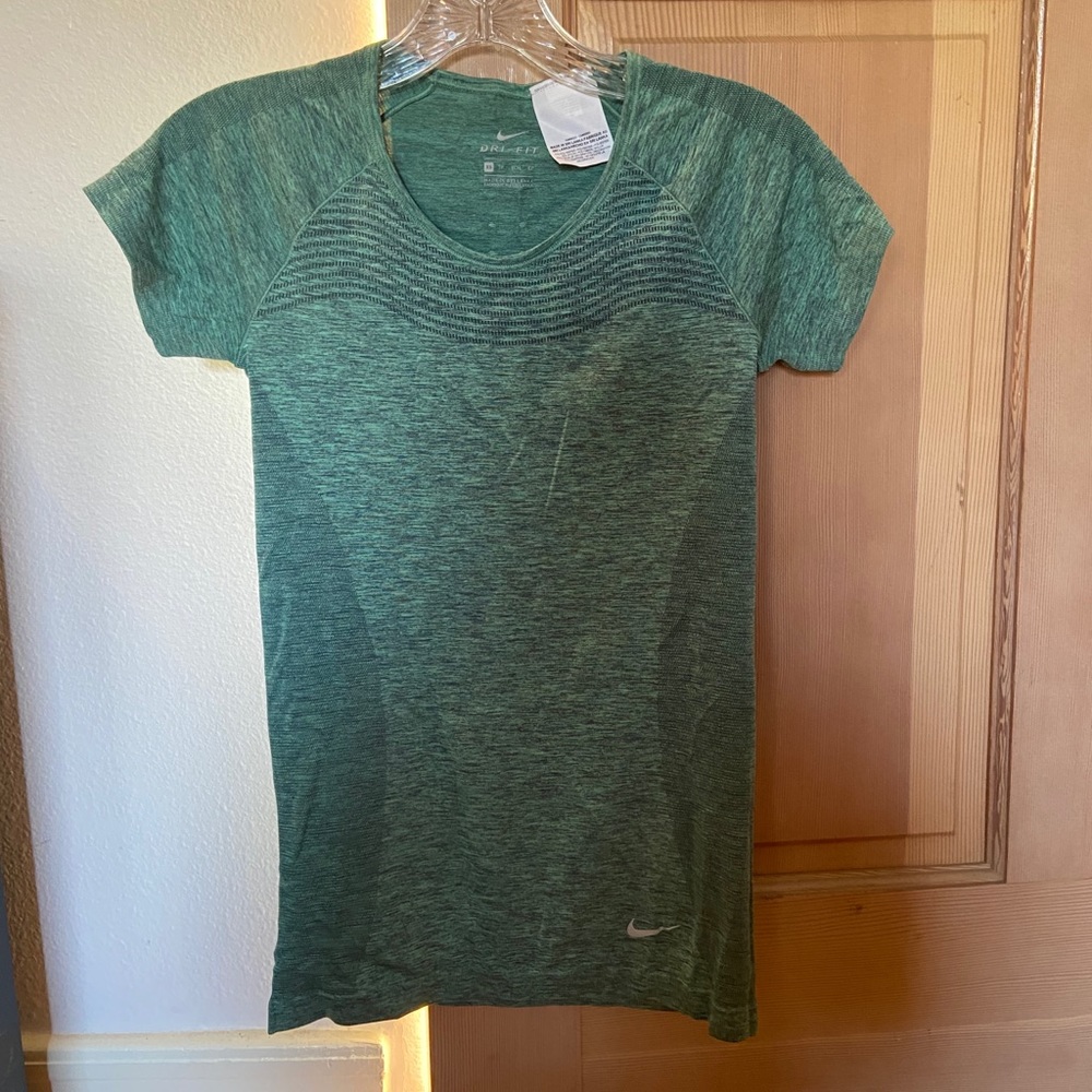 Nike dri-fit workout T in xs